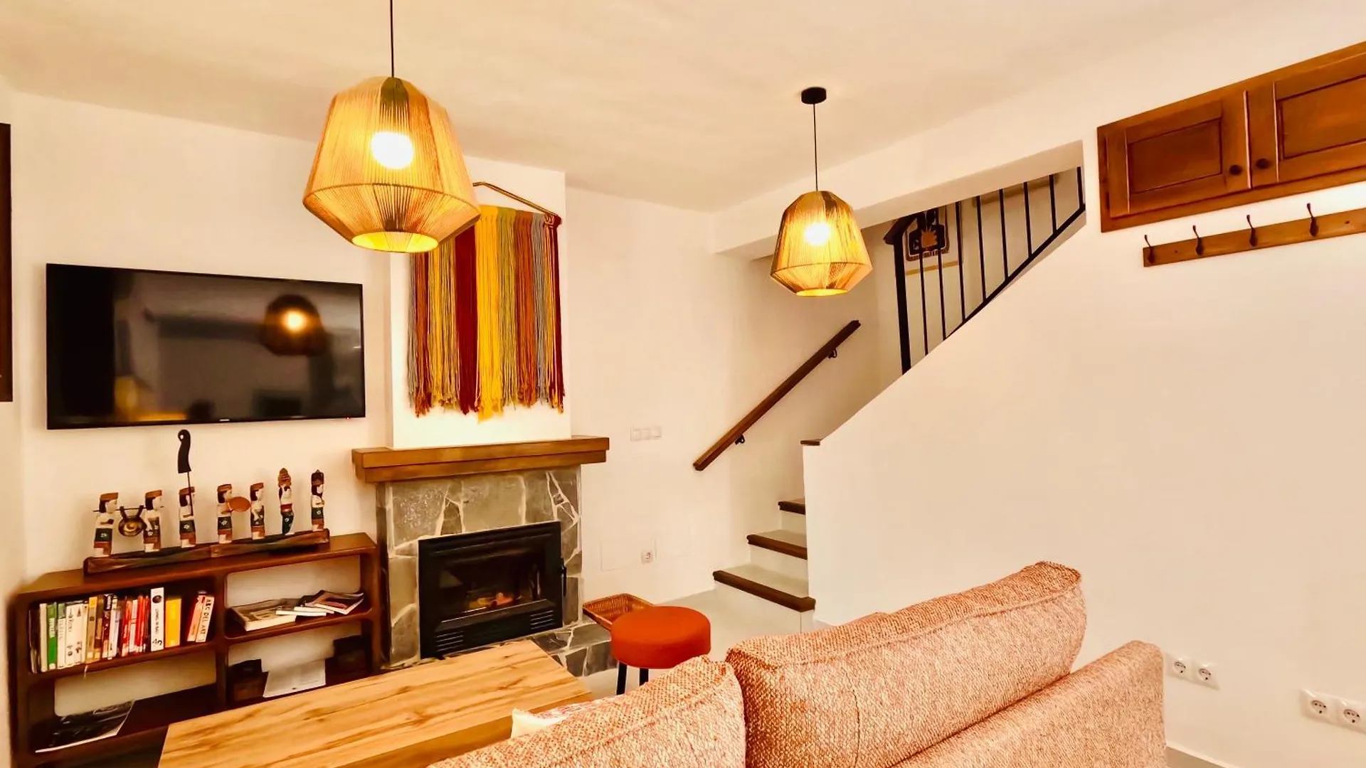 Casa Rural En Montejaque Con Patio Andaluz, Chimenea Y Sala Multiusos 0*,