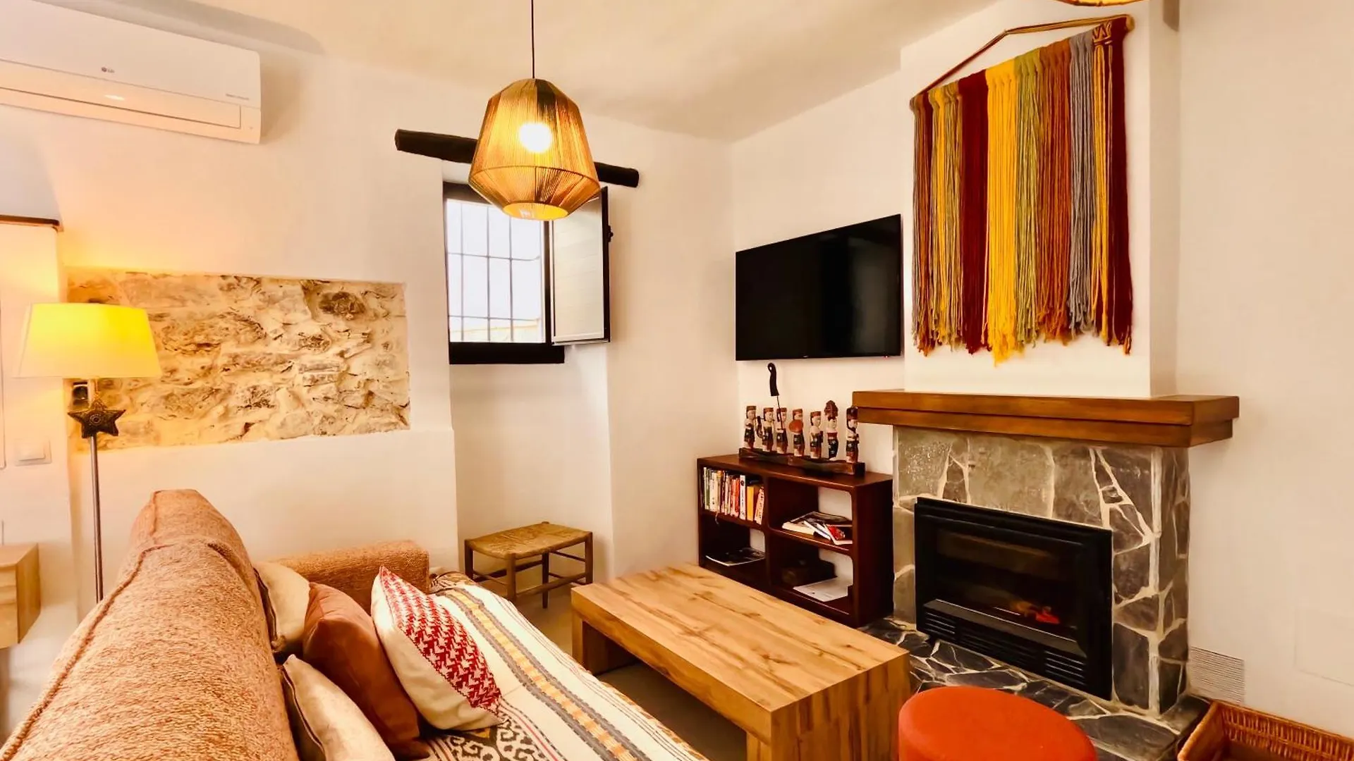 Nyaraló Casa Rural En Montejaque Con Patio Andaluz, Chimenea Y Sala Multiusos